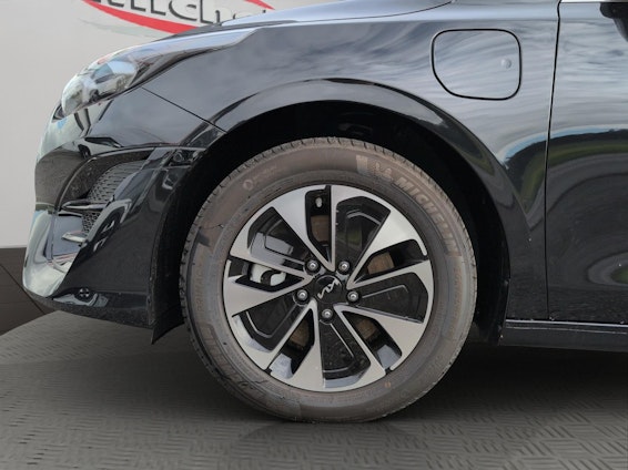 Vehicle image 17 Vehicle image 17