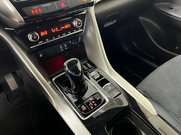 Mitsubishi Eclipse Cross 2.4 PHEV Intense 4x4 / ab 3,99% Leasing bei Abschluss einer Protect Autoversicherung