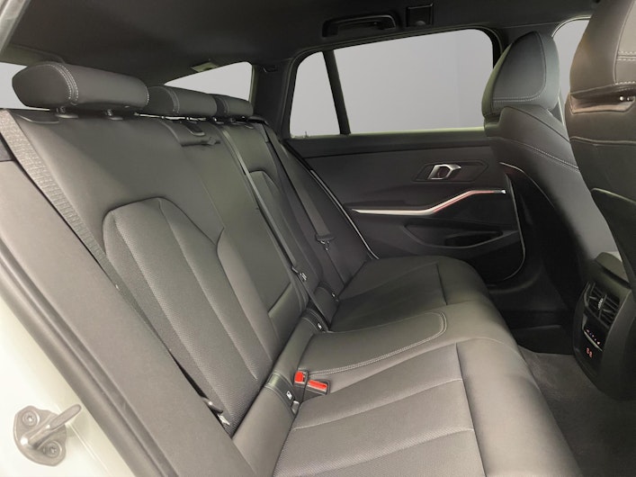 Vehicle image BMW 3 SERIES