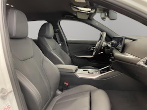 Vehicle image BMW 330d xDrive SAG Touring