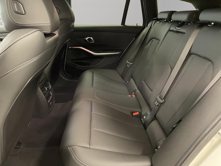 Vehicle image BMW 3 SERIES