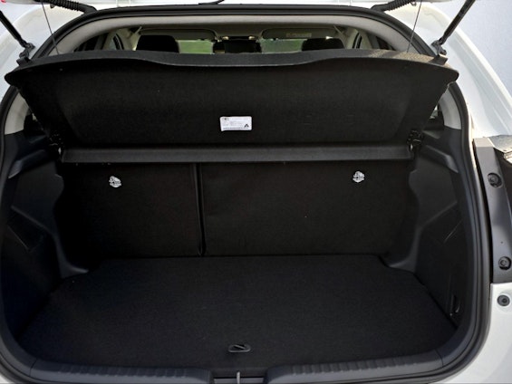 Vehicle image 4 Vehicle image 4