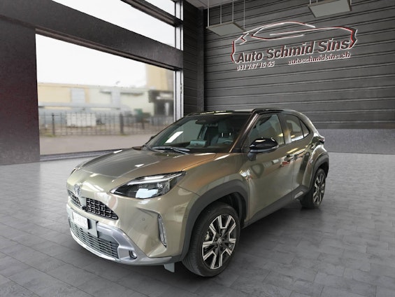 First vehicle image