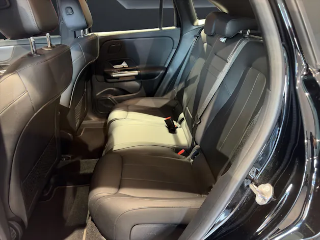 Mercedes-Benz EQA 300 Swiss Star Progressive 4matic
