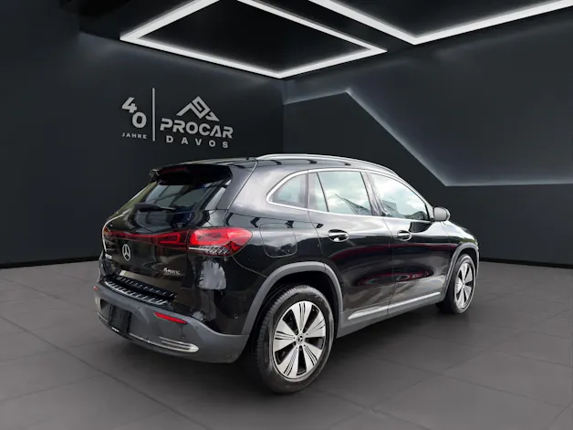 MERCEDES-BENZ EQA 300 Swiss Star Progressive 4matic
