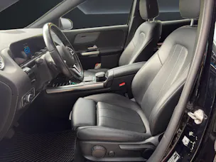 MERCEDES-BENZ EQA 300 Swiss Star Progressive 4matic