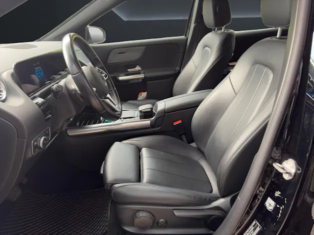 MERCEDES-BENZ EQA 300 Swiss Star Progressive 4matic
