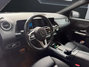 MERCEDES-BENZ EQA 300 Swiss Star Progressive 4matic
