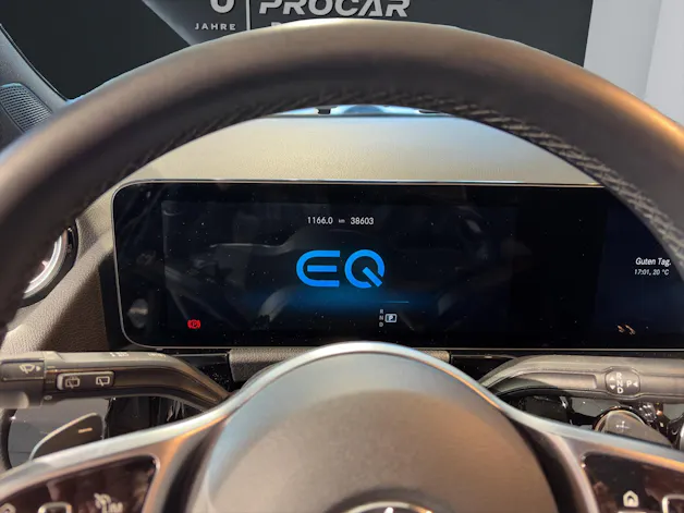 Mercedes-Benz EQA 300 Swiss Star Progressive 4matic