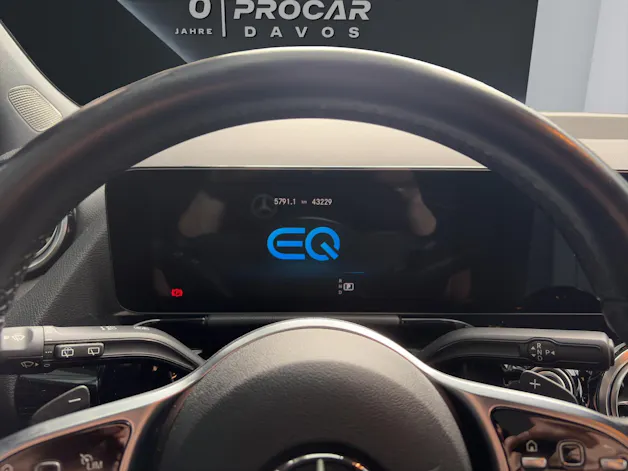 MERCEDES-BENZ EQA 300 Swiss Star Progressive 4matic