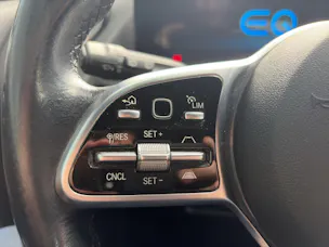 MERCEDES-BENZ EQA 300 Swiss Star Progressive 4matic