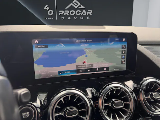 MERCEDES-BENZ EQA 300 Swiss Star Progressive 4matic