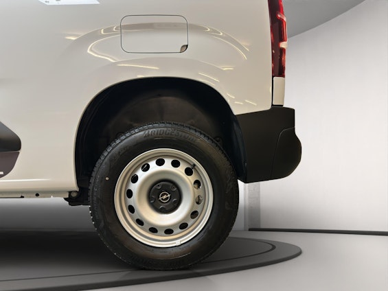 Vehicle image 16 Vehicle image 16