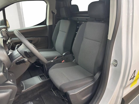 Vehicle image 8 Vehicle image 8