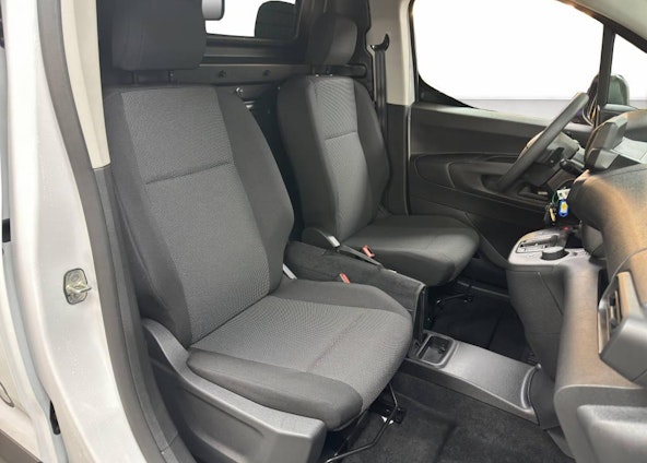 Vehicle image 13 Vehicle image 13