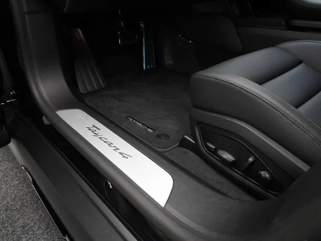 Porsche Taycan 4 Cross Turismo
