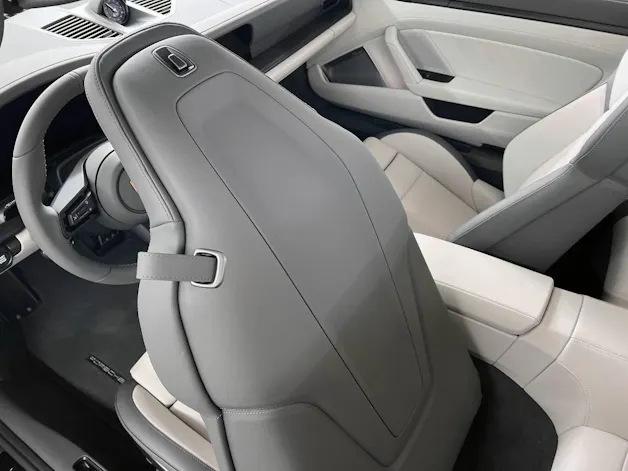 Porsche 911 Carrera 4 GTS Cabriolet
