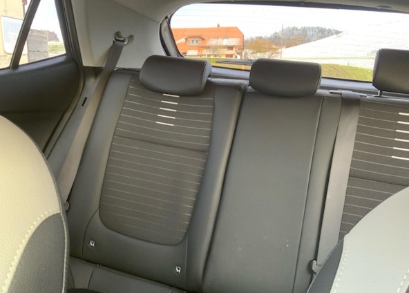 Vehicle image 6 Vehicle image 6