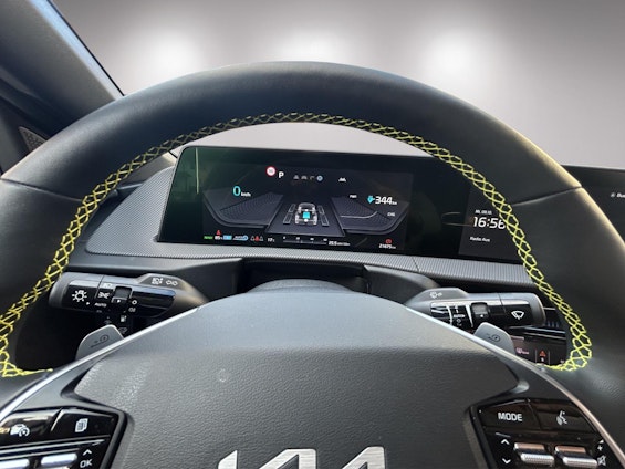 Vehicle image 14 Vehicle image 14