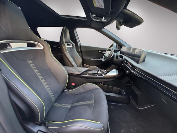 Vehicle image 18 Vehicle image 18