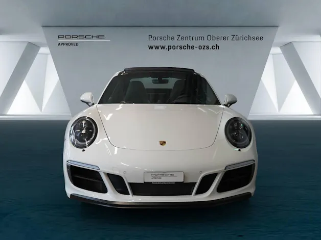 Porsche 911 Carrera 4 GTS