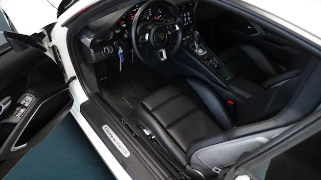 Porsche 911 Carrera 4 GTS