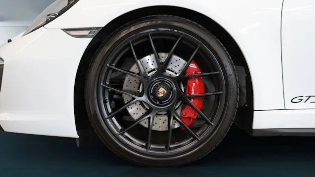 Porsche 911 Carrera 4 GTS