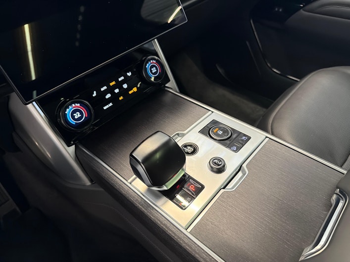 Vehicle image LAND ROVER RANGE ROVER