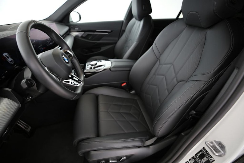 Vehicle image BMW 5 SERIES