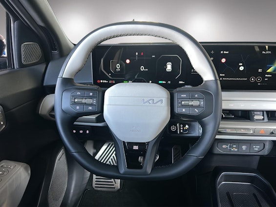 Vehicle image 13 Vehicle image 13