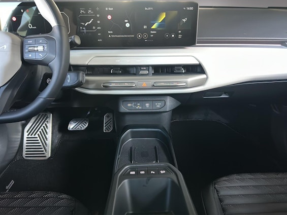 Vehicle image 16 Vehicle image 16