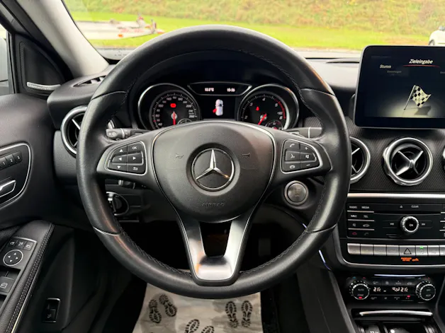 Mercedes-Benz GLA 200 d Swiss Star 4m