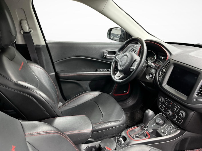 Vehicle image JEEP COMPASS