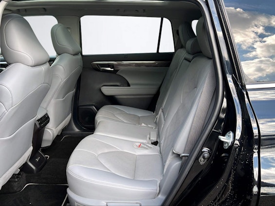 Vehicle image 10 Vehicle image 10