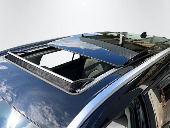 Vehicle image 18 Vehicle image 18