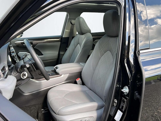 Vehicle image 14 Vehicle image 14