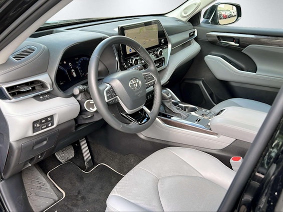 Vehicle image 13 Vehicle image 13