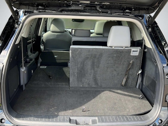 Vehicle image 17 Vehicle image 17