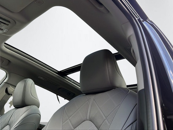 Vehicle image 15 Vehicle image 15