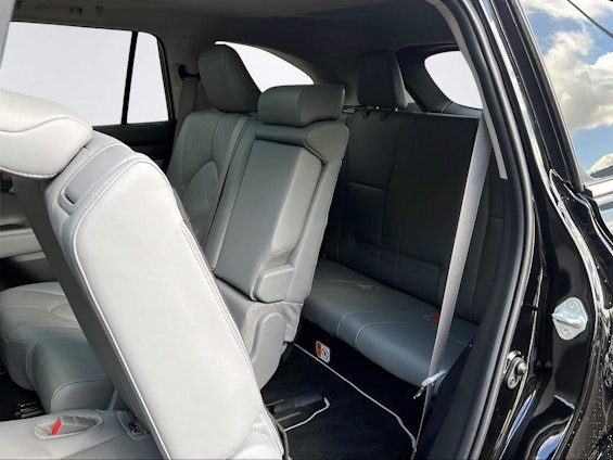 Vehicle image 16 Vehicle image 16