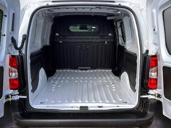 Vehicle image 5 Vehicle image 5