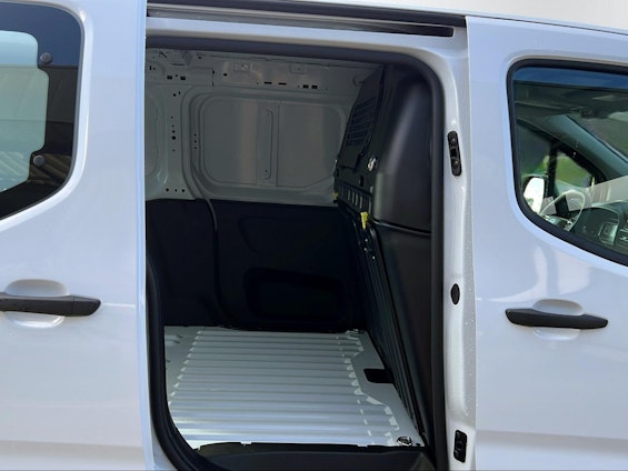 Vehicle image 10 Vehicle image 10