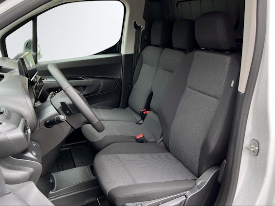 Vehicle image 14 Vehicle image 14