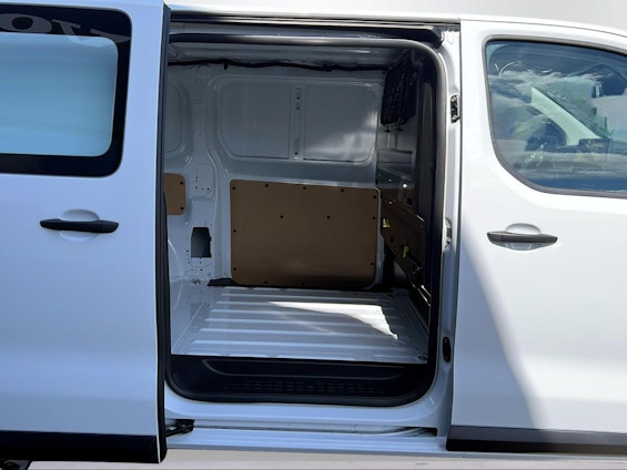 Vehicle image 11 Vehicle image 11