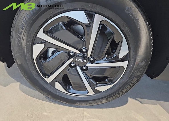 Vehicle image 14 Vehicle image 14