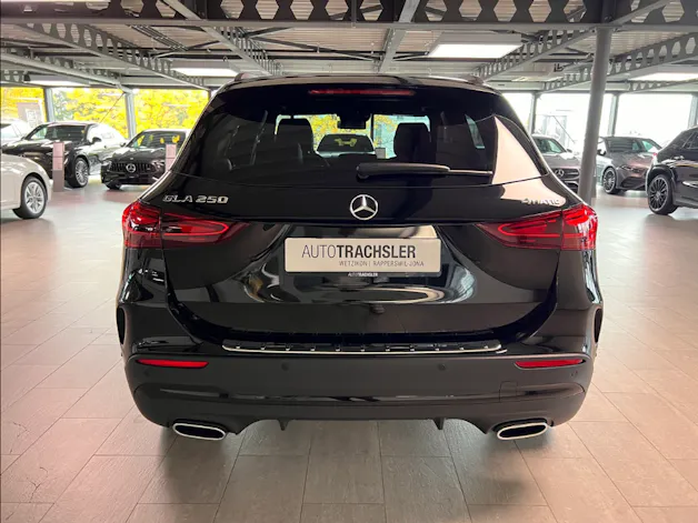 Mercedes-Benz GLA 250 Swiss Star AMG Line 4matic