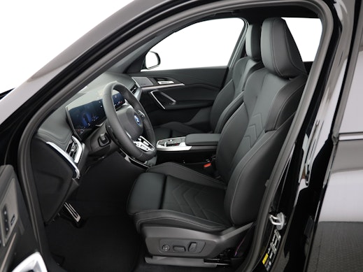 BMW X1 30e xDrive paddles 3