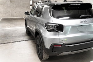 Vehicle image JEEP Avenger 1.2 MHEV Overland 4xe