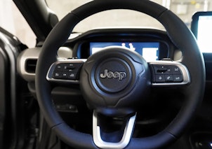 Vehicle image JEEP Avenger 1.2 MHEV Overland 4xe