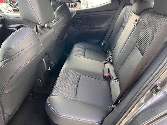 Vehicle image 10